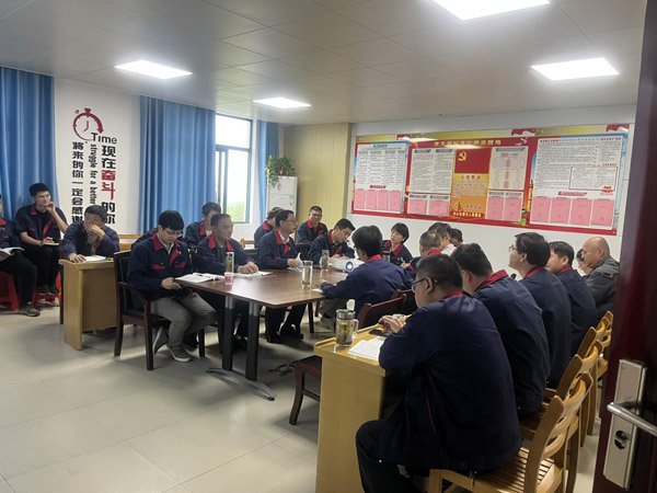 王伍升到建材研究室、建材公司調(diào)研